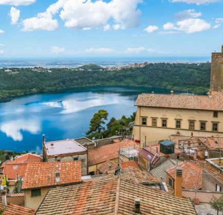 Cunicoli e bottini sul lago di Nemi