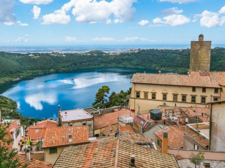 Cunicoli e bottini sul lago di Nemi